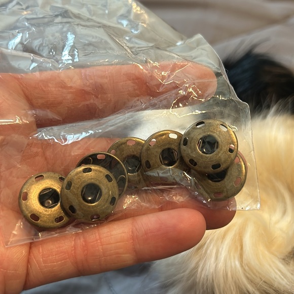 -SOLD- Set of 7 snap-on small (2”) faux fur pompoms - Picture 4 of 4